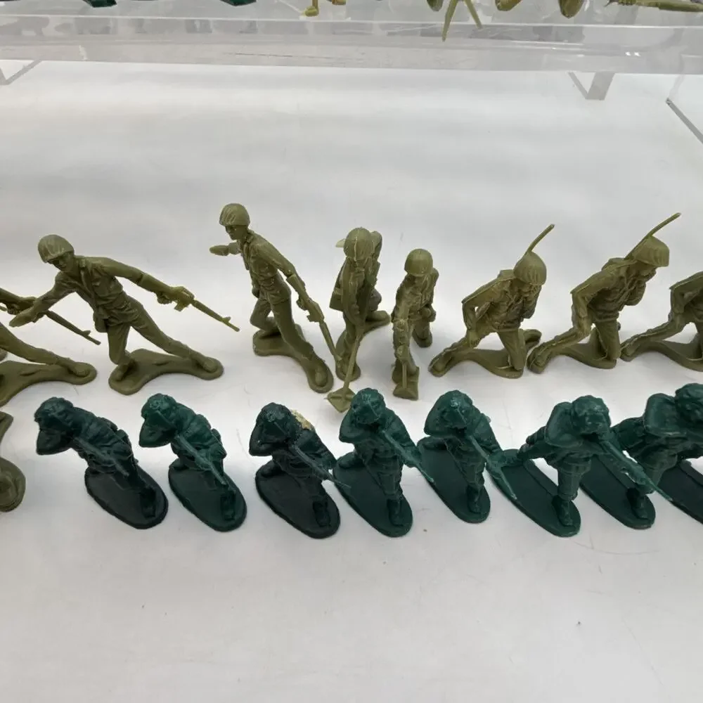 Lot of 120 Vintage WW2 Army Men Green Gray White Plastic Soldiers Figures